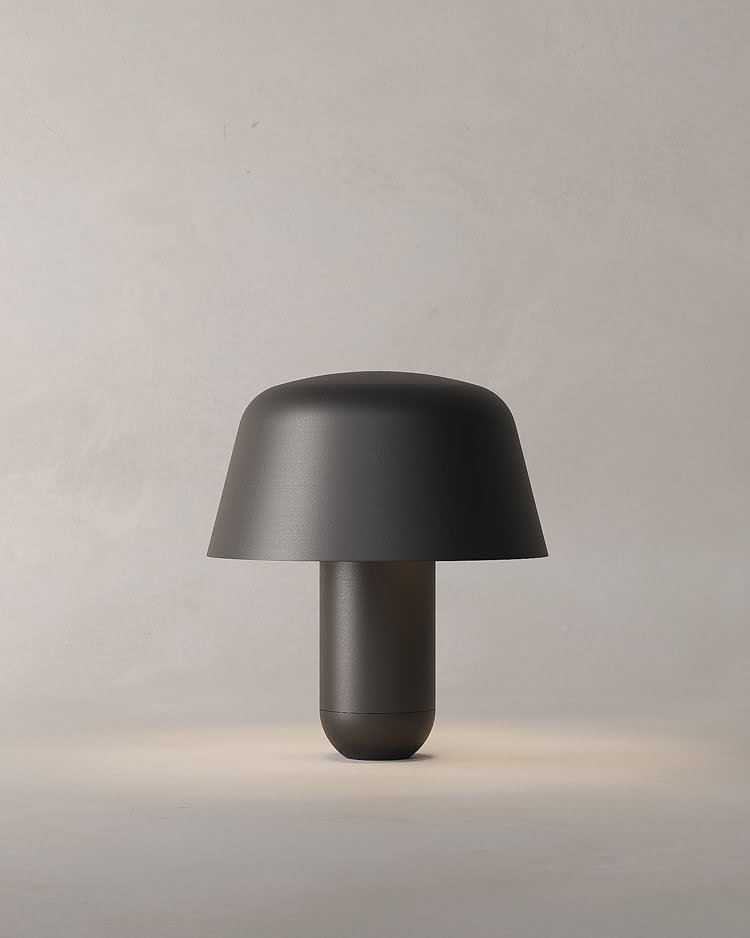 Lámpara de mesa BUNA hecha de acero con pintura electrostática color arena diseñada por Bandido Studio.