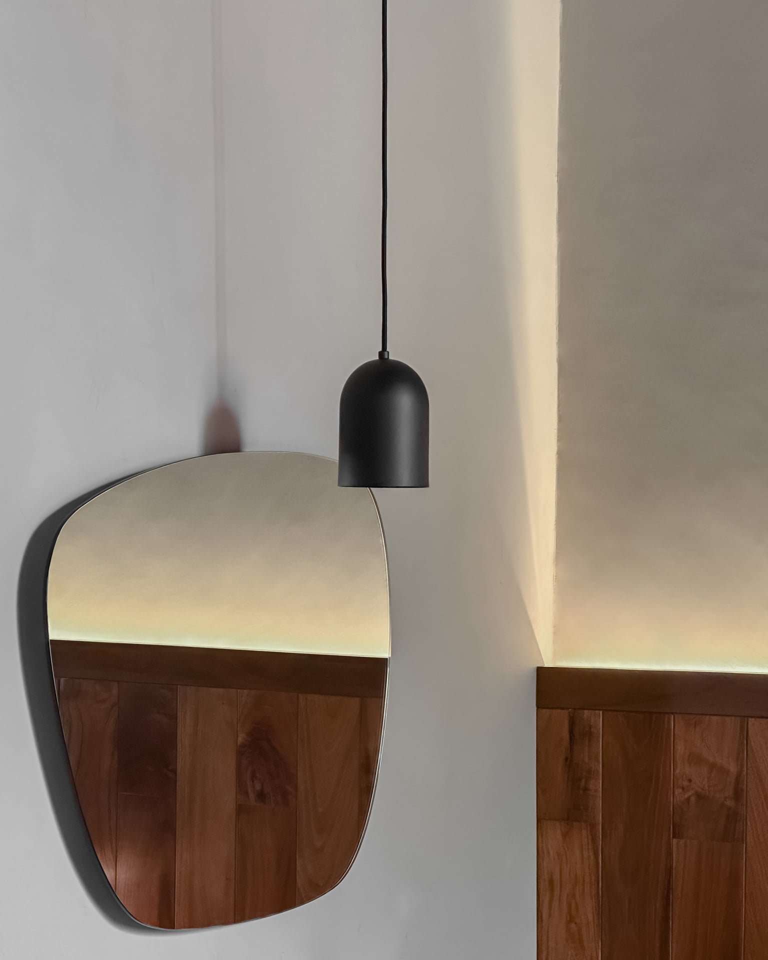 Lámpara colgante negra para interior fabricada en acero