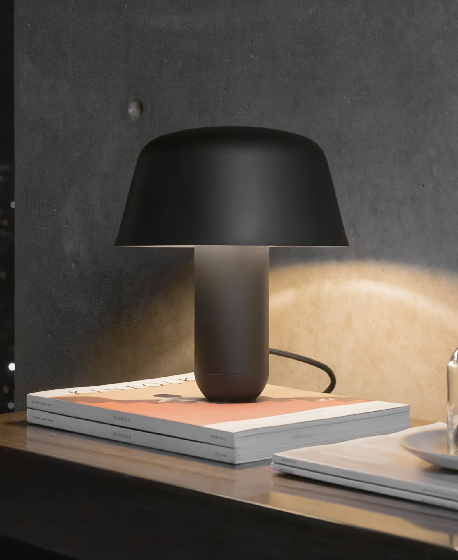 Black mushroom-shaped lamp designed by Bandido