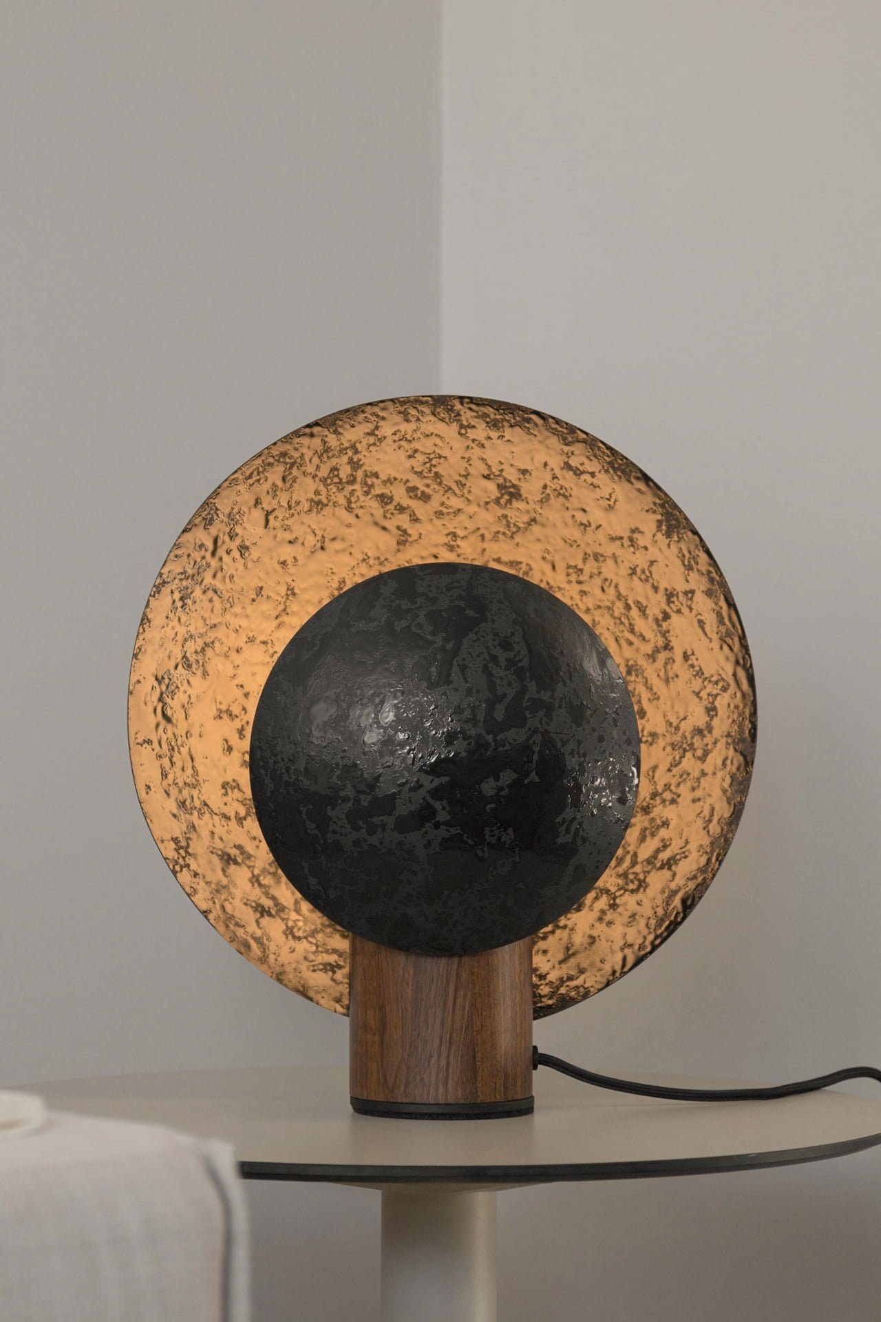 Wooden desk lamp designed by Bandido.