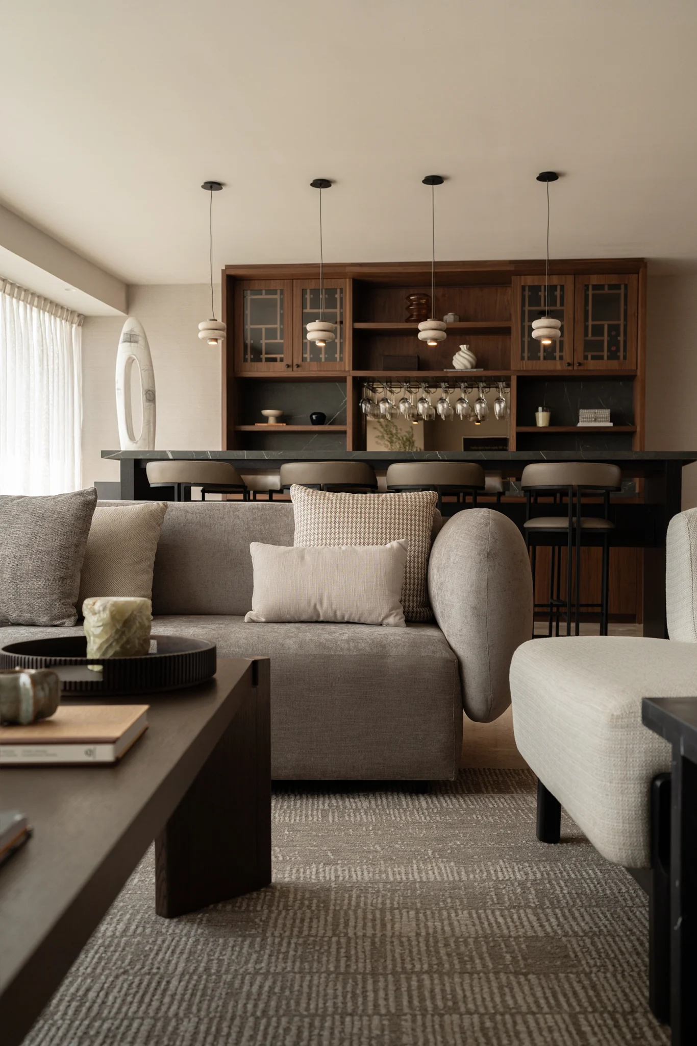 DUO pendant light, beige Mayan marble, Mexican design by Bandido, in the CIMA 100 space by Dante Interiorismo