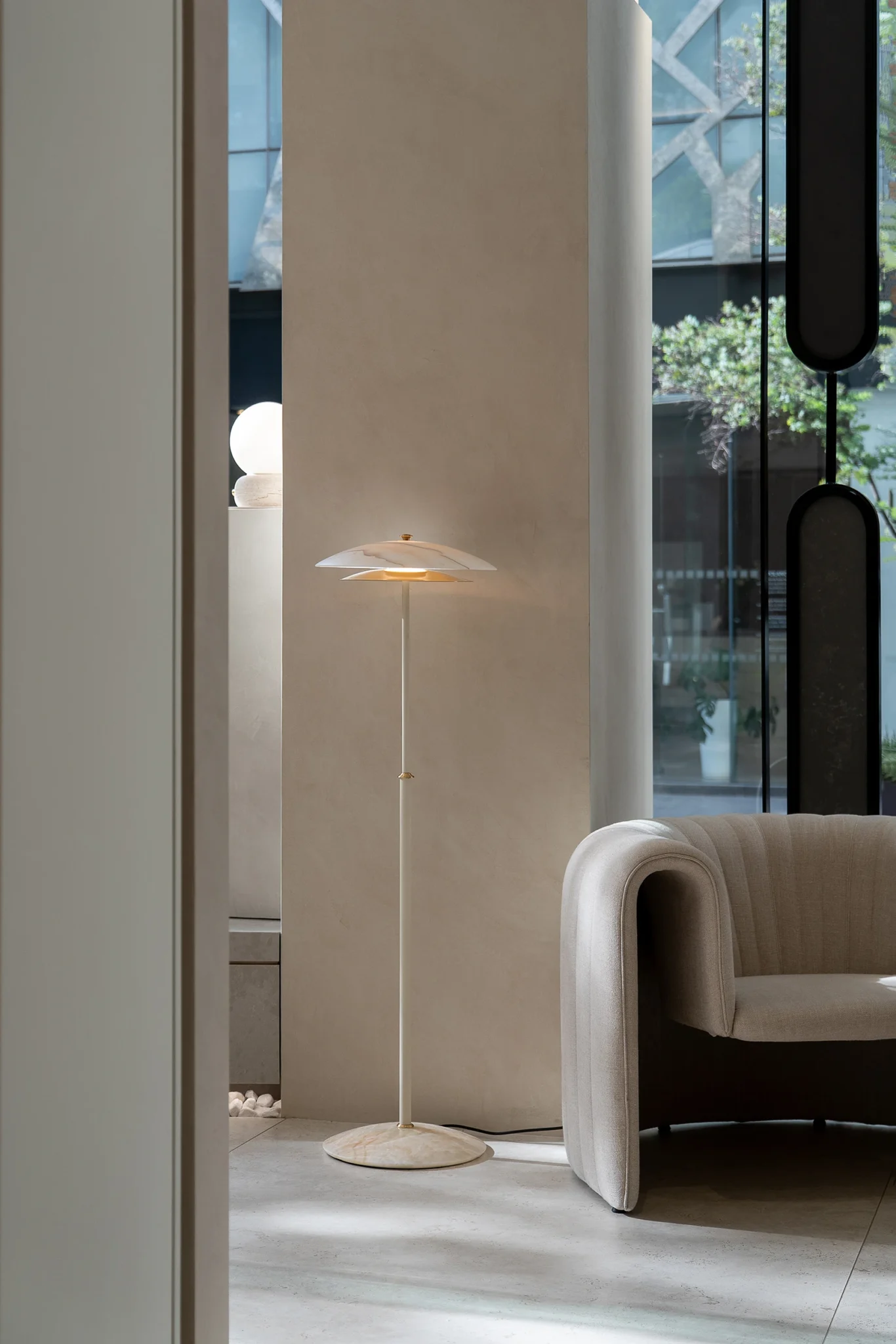 FASE marble and brass floor lamp by Bandido Studio in the Cosentino City CDMX Materia&Luz space
