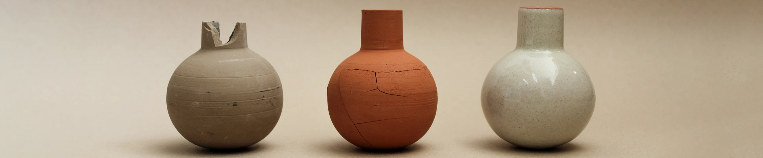 Materiales de barro usados en la creación de la luminaria Perla Talvera diseñada por Bandido