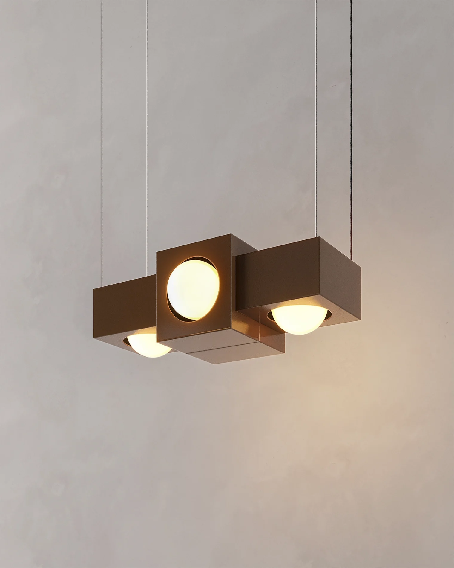Capítulo NOVA | Lámpara CORE 40 colgante con cubos de acero color café diseñada por Bandido Studio
