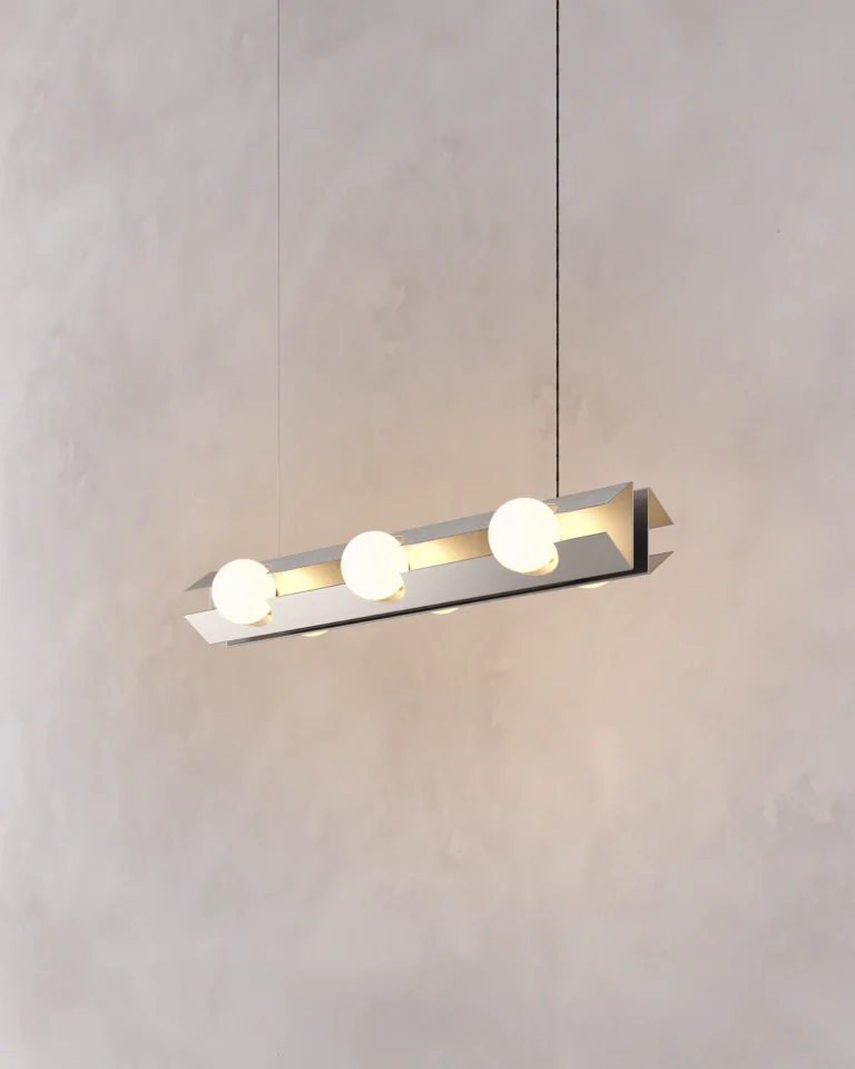 Capítulo NOVA | Lámpara FLUX colgante 70 horizontal acero inoxidable y difusores de vidrio diseñada por Bandido Studio