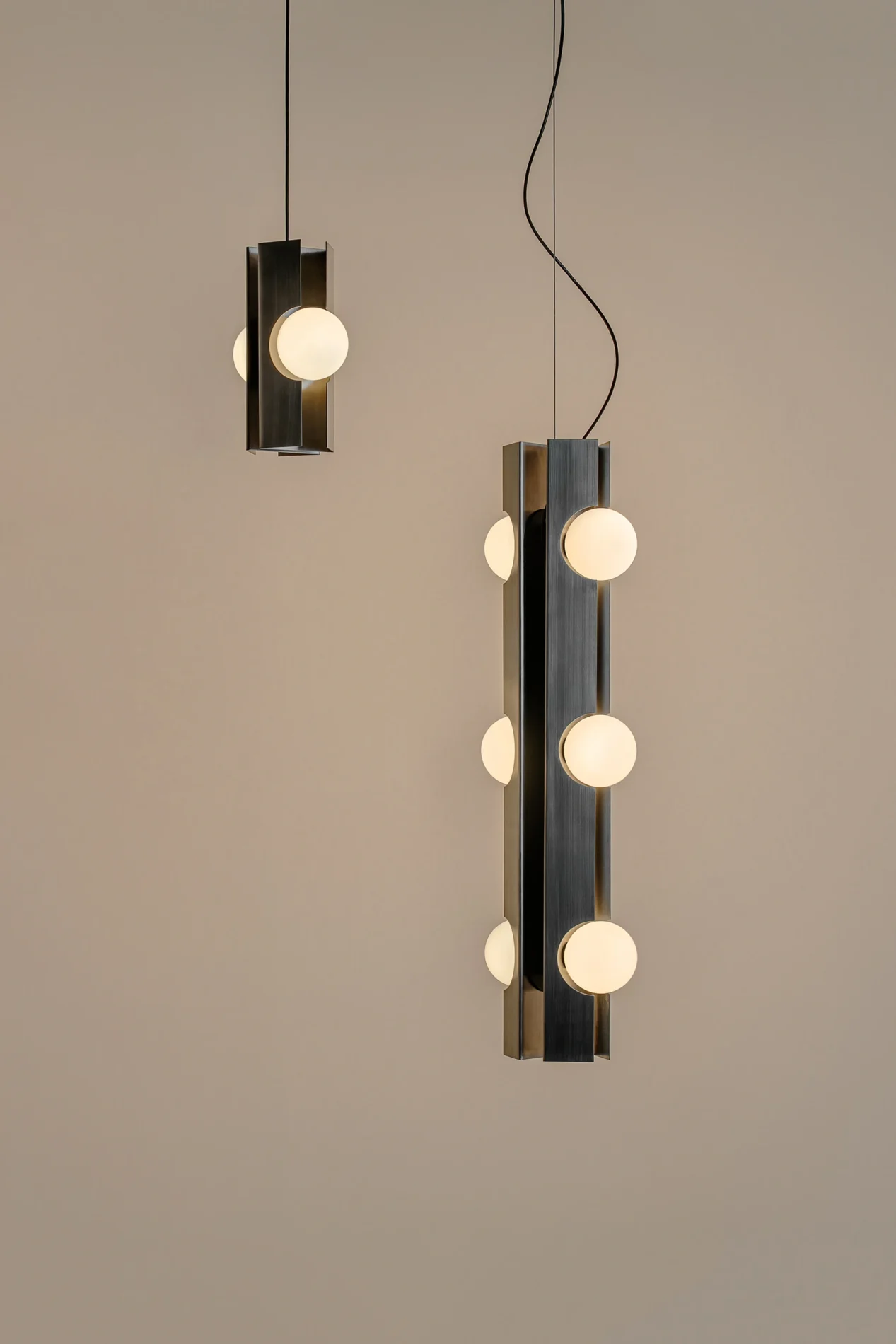 Luminarias colgantes de la coleccion FLUX dieñadas por Bandido parte del capítulo NOVA